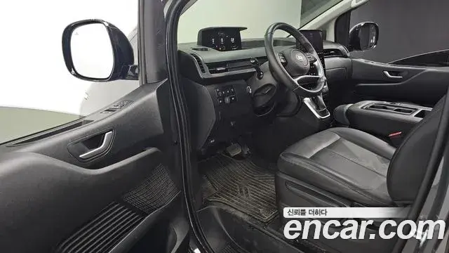 Hyundai Staria 2025 — Photo 11/20