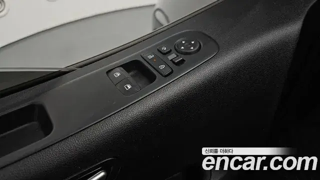 Hyundai Staria 2025 — Photo 17/20