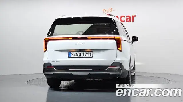 Kia Carnival 2024 — Şəkil 23/32