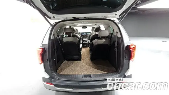 Kia Carnival 2024 — Şəkil 9/32