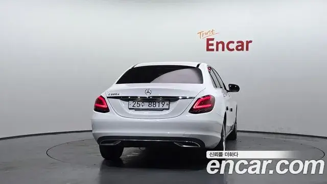 Mercedes-Benz C-Class 2019 — Фото 4/20