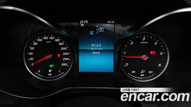 Mercedes-Benz C-Class 2019 — Фото 8/20