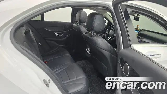 Mercedes-Benz C-Class 2019 — Фото 11/20