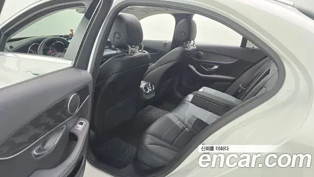 Mercedes-Benz C-Class 2019 — Фото 12/20
