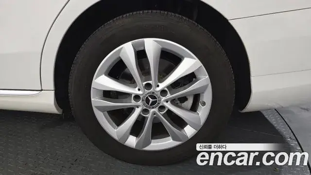 Mercedes-Benz C-Class 2019 — ფოტო 14/30