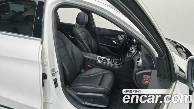 Mercedes-Benz C-Class 2019 — ფოტო 1/30