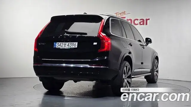 Volvo XC90 2022 — ფოტო 9/37