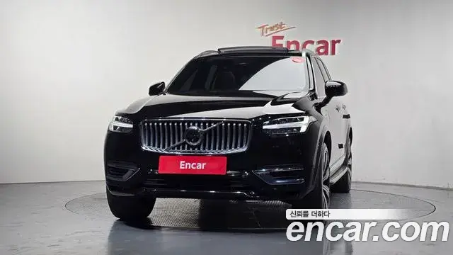 Volvo XC90 2022 — ფოტო 18/37