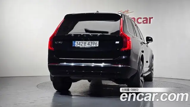 Volvo XC90 2022 — ფოტო 2/37
