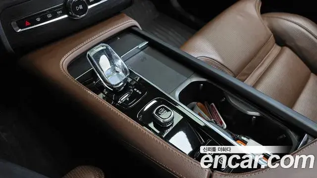 Volvo XC90 2022 — ფოტო 12/37