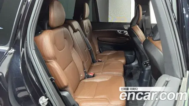 Volvo XC90 2022 — ფოტო 19/37