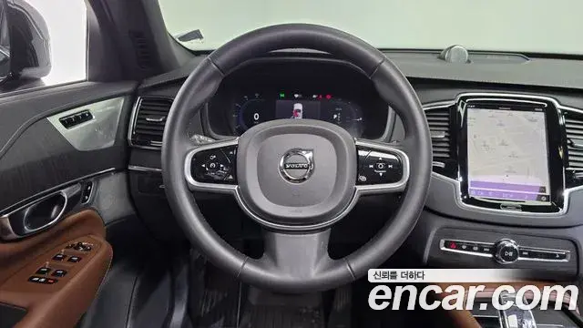 Volvo XC90 2022 — ფოტო 25/37