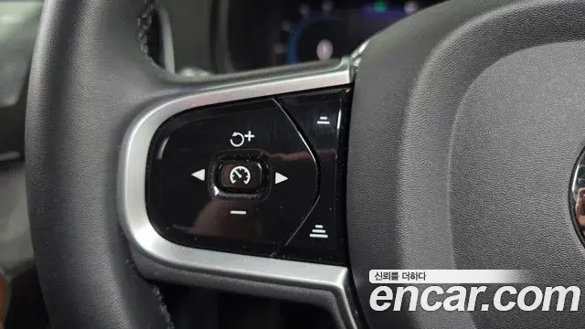 Volvo XC90 2022 — ფოტო 14/37