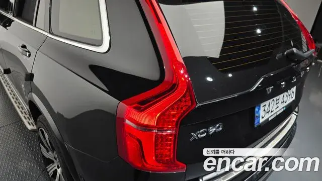 Volvo XC90 2022 — ფოტო 15/37