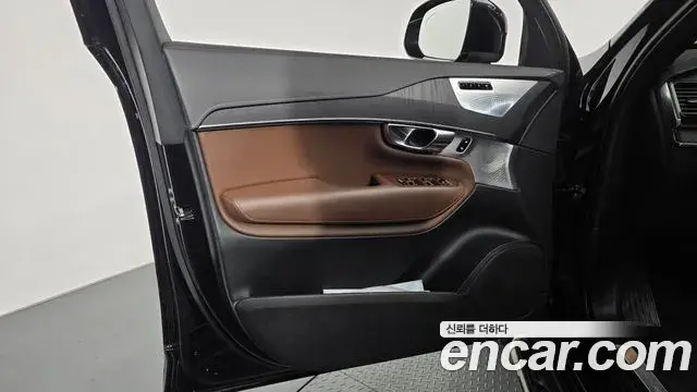Volvo XC90 2022 — ფოტო 23/37