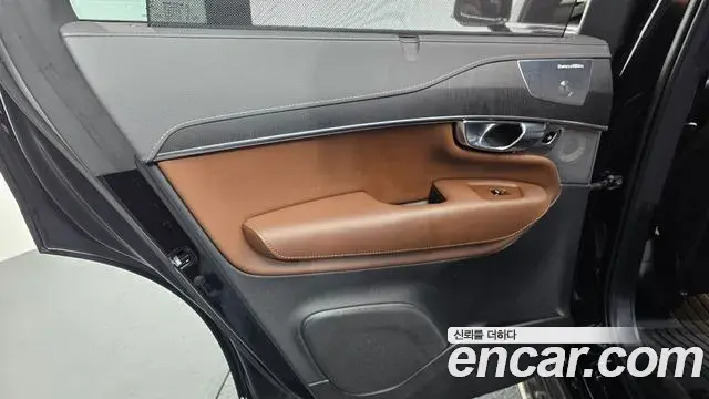 Volvo XC90 2022 — ფოტო 21/37