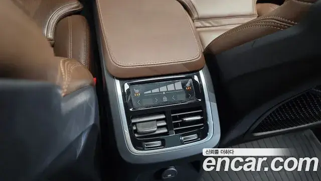 Volvo XC90 2022 — ფოტო 3/37