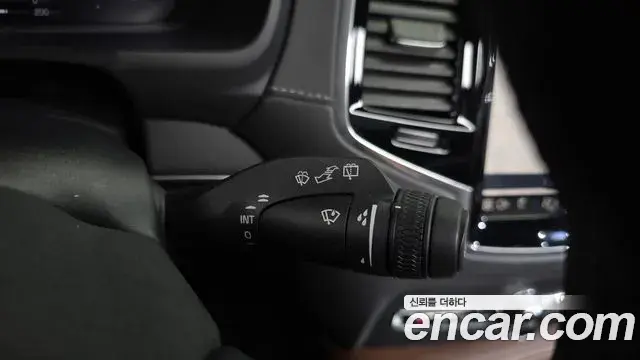 Volvo XC90 2022 — ფოტო 36/37