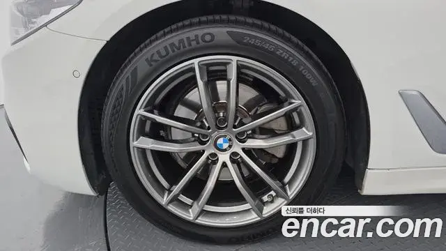 BMW 5 Series 2019 — ფოტო 20/20