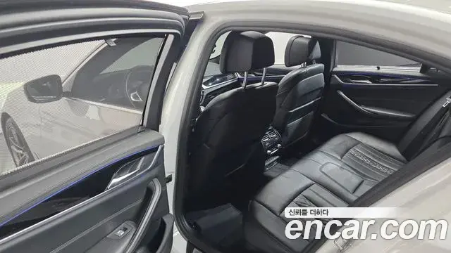 BMW 5 Series 2019 — ფოტო 16/20