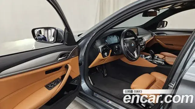 BMW 5 Series 2018 — Photo 10/20