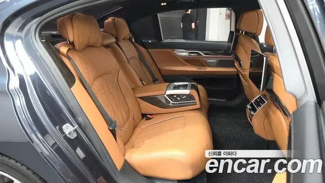 BMW 7 Series 2019 — Фото 11/20