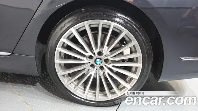 BMW 7 Series 2019 — Şəkil 10/39