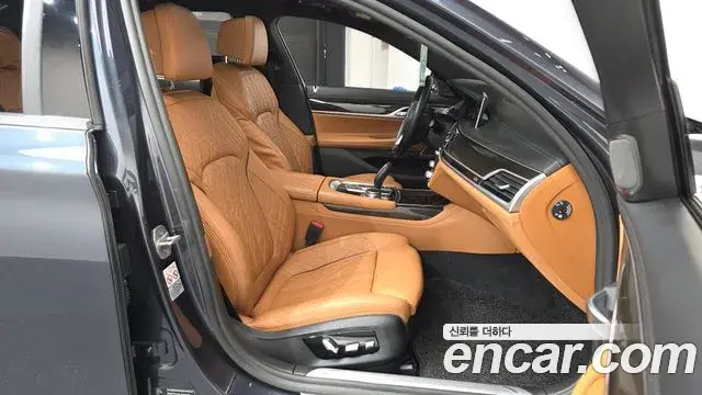 BMW 7 Series 2019 — Şəkil 27/39