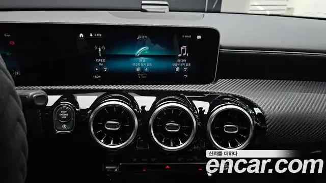 Mercedes-Benz A-Class 2019 — Şəkil 19/30