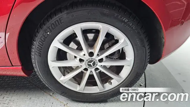 Mercedes-Benz A-Class 2019 — Şəkil 15/30