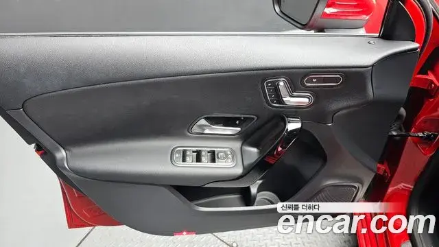 Mercedes-Benz A-Class 2019 — Şəkil 29/30