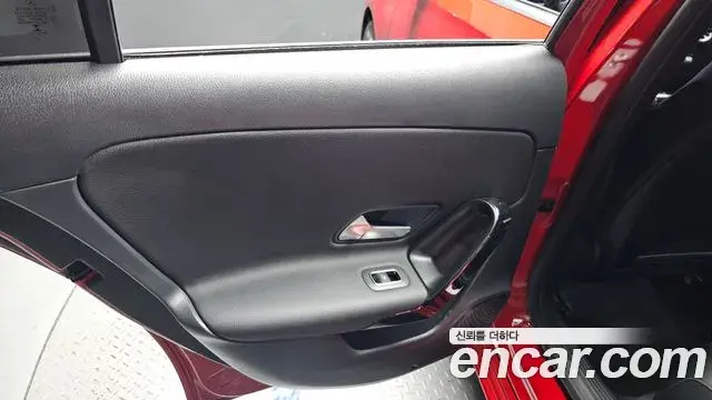 Mercedes-Benz A-Class 2019 — Şəkil 11/30