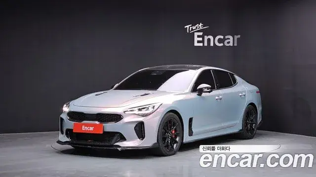 Kia Stinger 2022 — Фото 1/20