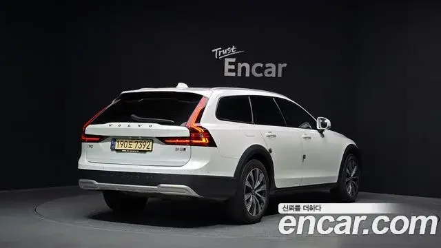 Volvo V90 Cross Country 2021 — ფოტო 2/36