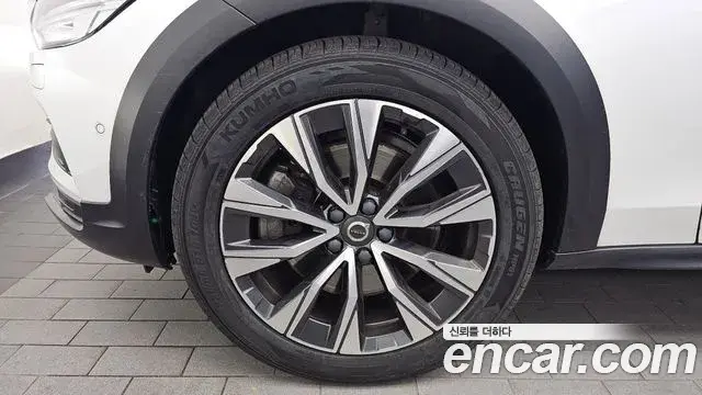Volvo V90 Cross Country 2021 — ფოტო 6/36