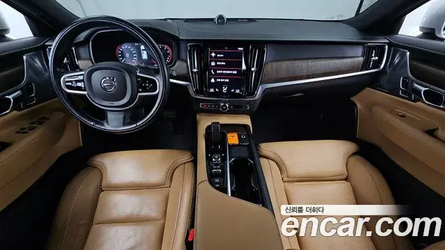 Volvo V90 Cross Country 2021 — ფოტო 18/36