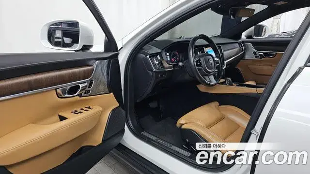 Volvo V90 Cross Country 2021 — ფოტო 31/36