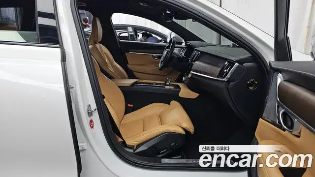 Volvo V90 Cross Country 2021 — ფოტო 4/36