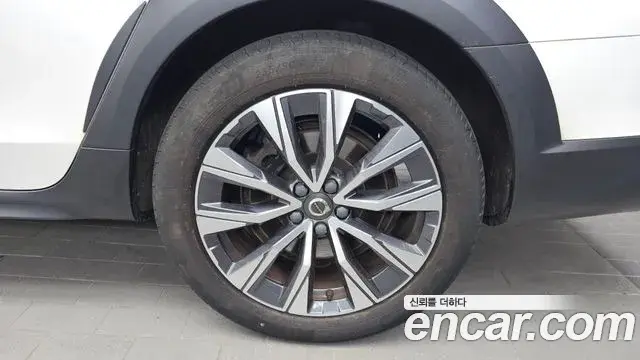 Volvo V90 Cross Country 2021 — ფოტო 35/36