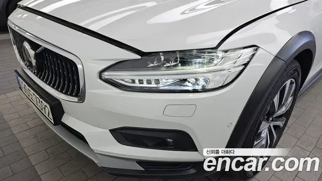 Volvo V90 Cross Country 2021 — ფოტო 11/36