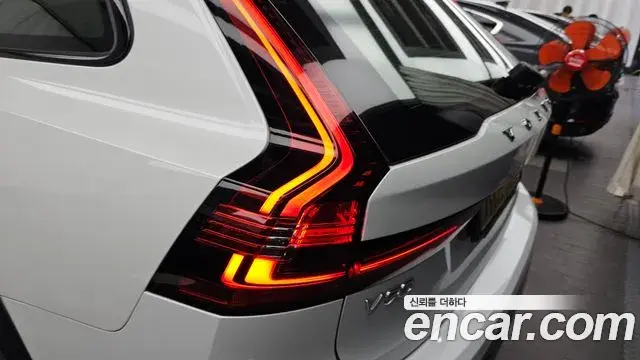 Volvo V90 Cross Country 2021 — ფოტო 27/36