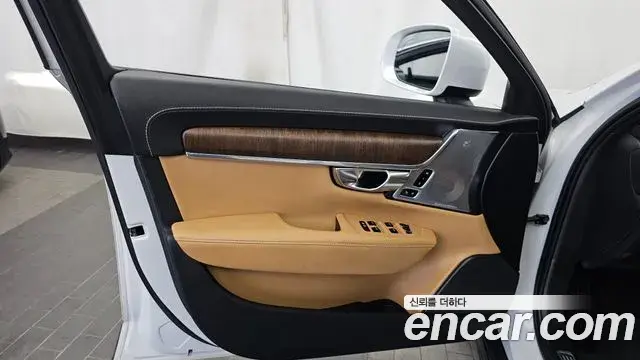 Volvo V90 Cross Country 2021 — ფოტო 21/36