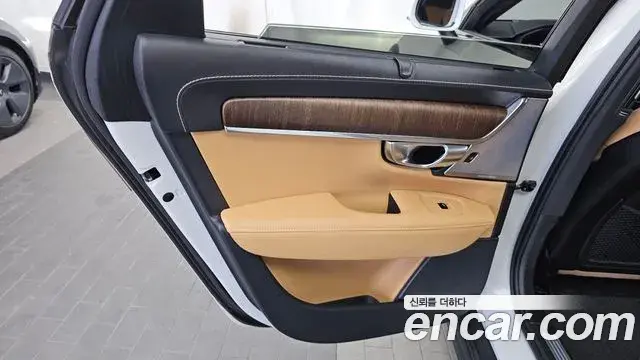 Volvo V90 Cross Country 2021 — ფოტო 7/36