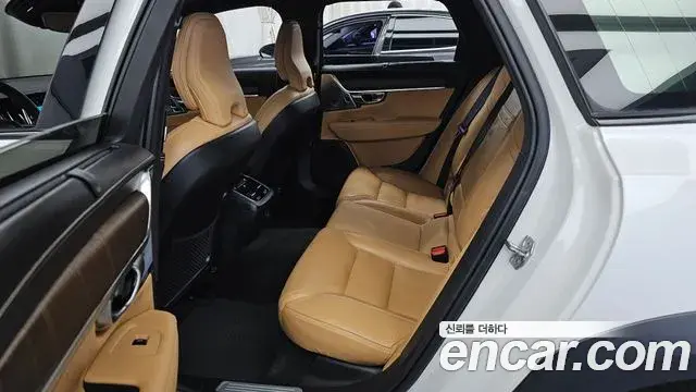 Volvo V90 Cross Country 2021 — ფოტო 1/36