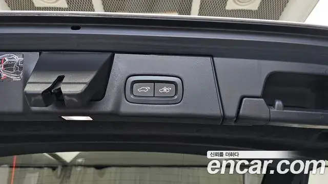Volvo V90 Cross Country 2021 — ფოტო 33/36