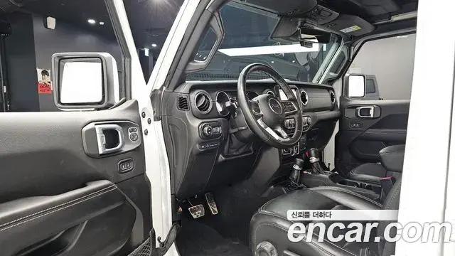 Jeep Wrangler 2021 — Photo 26/32