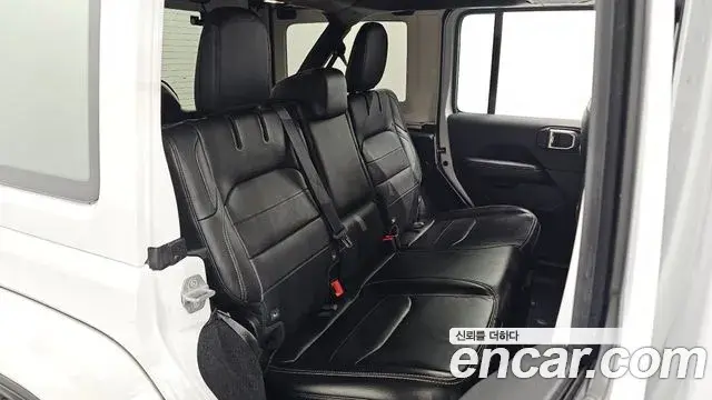 Jeep Wrangler 2021 — Photo 27/32
