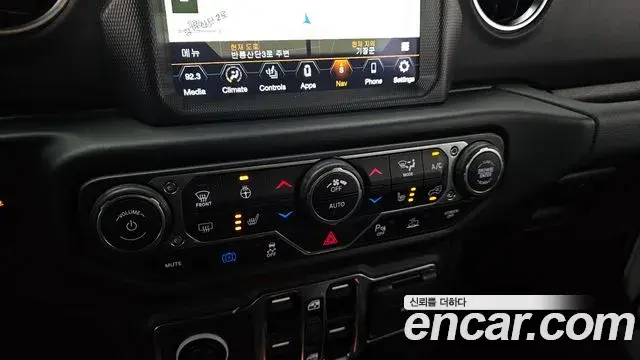 Jeep Wrangler 2021 — Photo 23/32