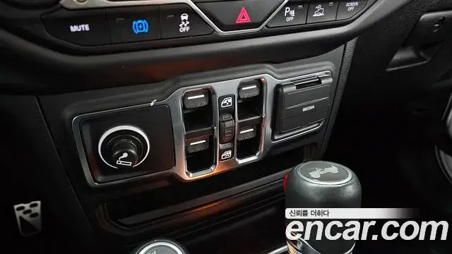 Jeep Wrangler 2021 — Photo 18/32