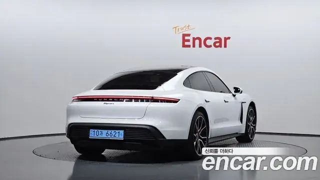 Porsche Taycan 2023 — Photo 32/38